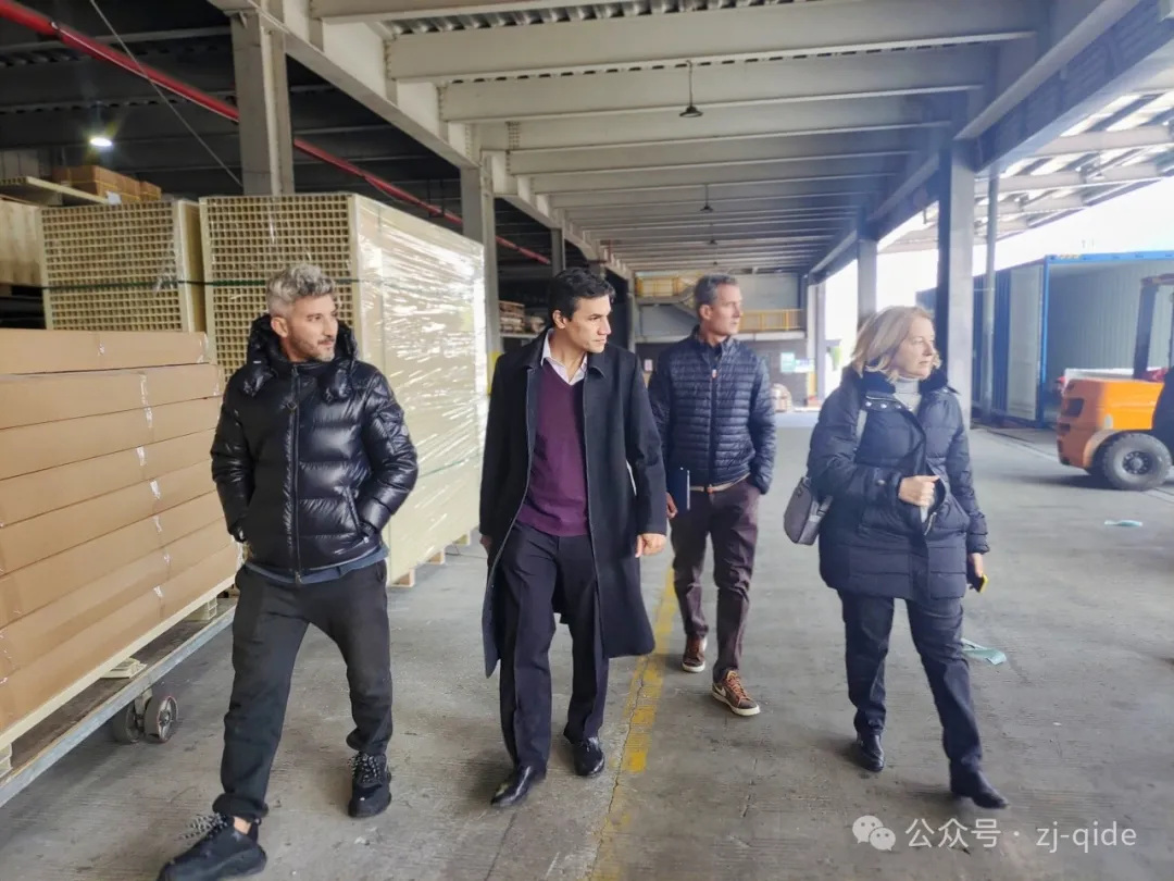 2720d11692ba24b7259419868860a8b8 